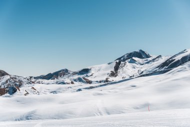 Azerbaycan 'ın Gusar bölgesinde kış dağları