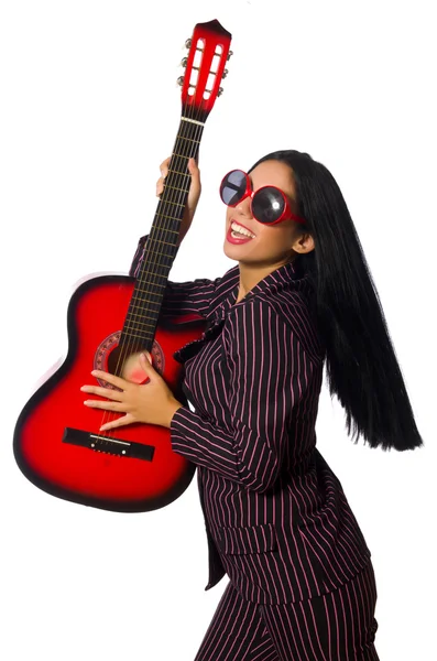 女性のギタープレーヤーは白に隔離 — ストック写真