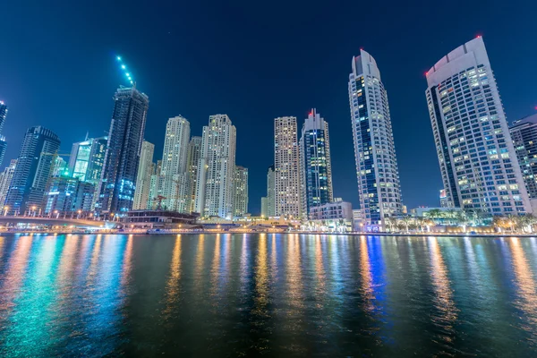 Yachthafenviertel in Dubai — Stockfoto