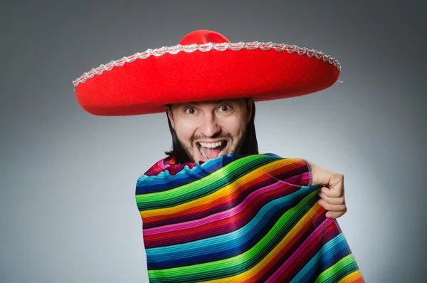 Grappige Mexicaanse dragen sombrero hoed — Stockfoto