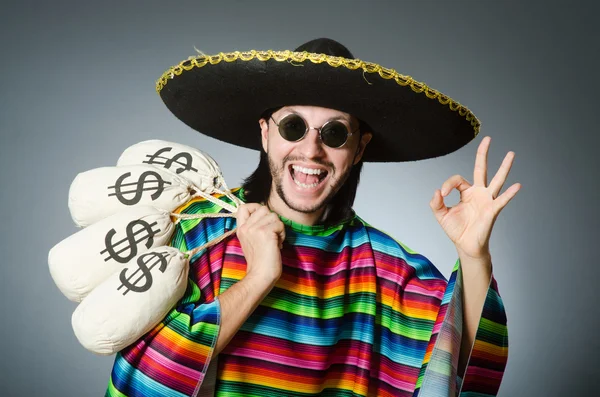 Mexicain homme avec des sacs d'argent — Photo