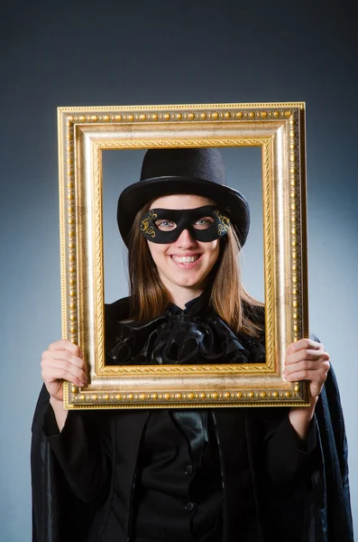 Frau mit Maske im Kunstkonzept — Stockfoto