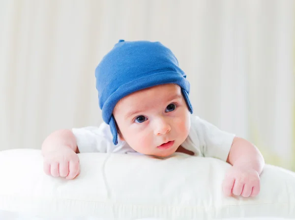 Bebé pequeño en concepto de infancia —  Fotos de Stock