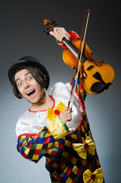 Guasón de violín divertido en concepto musical —  Fotos de Stock