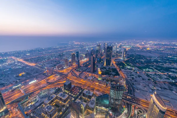 Panorama de la nuit Dubaï au coucher du soleil — Photo