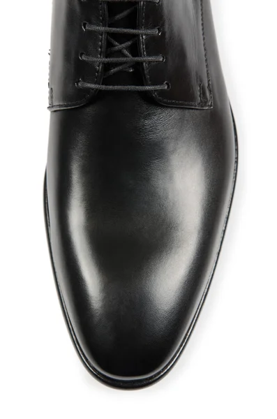 Punta de zapatos masculinos aislados en blanco —  Fotos de Stock