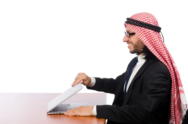 Hombre de negocios árabe con computadora en blanco — Foto de Stock