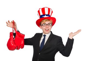 Amerikan sembollü şapka giyen adam.