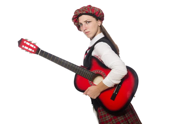 Vrouw in Schotse kleding met gitaar — Stockfoto