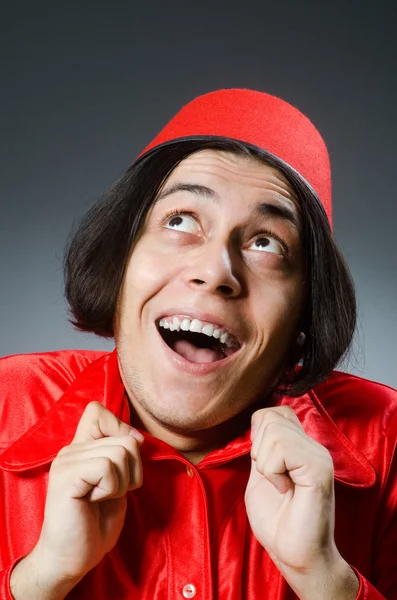 Man bär röd fez hatt — Stockfoto