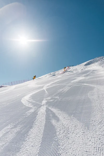 Zimowe góry w ośrodku narciarskim — Zdjęcie stockowe