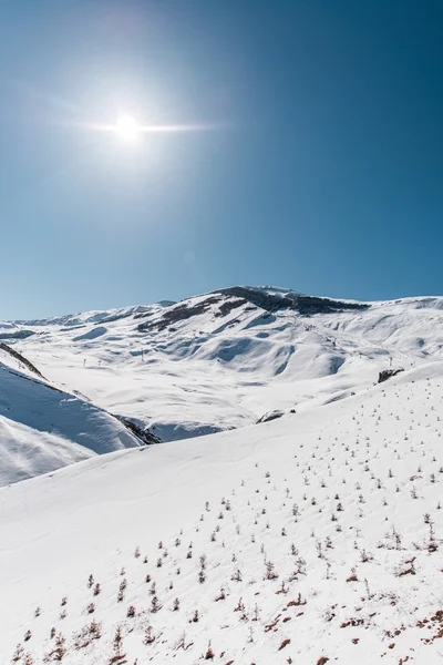 Montagnes d'hiver dans la région de Gusar en Azerbaïdjan — Photo