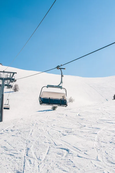 Ski lifts durings bright winter day — Stock Photo, Image