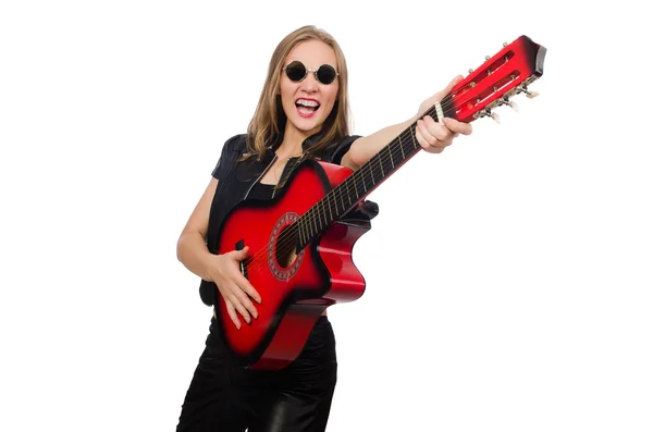 Młoda kobieta gitara gracz na białym tle — Zdjęcie stockowe