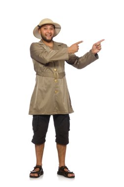 Safari şapkalı adam beyazda izole edilmiş.