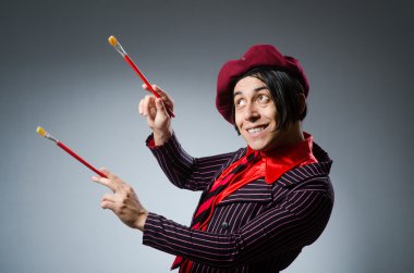 Onun sanat ile komik sanatçı