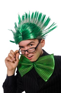 Mohawk saç stili komik bir adam.