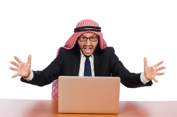 Hombre de negocios árabe con computadora en blanco — Foto de Stock