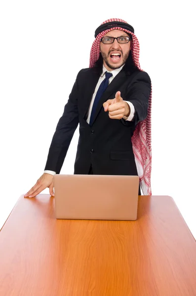 Arabischer Geschäftsmann mit Computer auf Weiß — Stockfoto