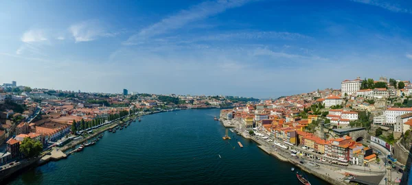 Vista de la ciudad de Oporto en el día de verano — Foto de Stock