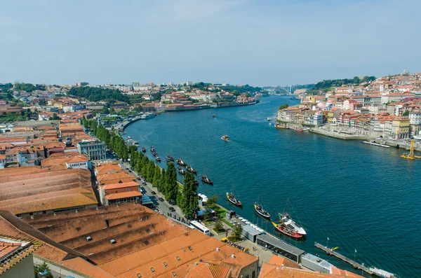 Vista de la ciudad de Oporto en el día de verano — Foto de Stock