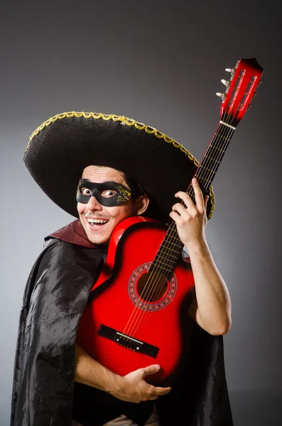 Persona que usa sombrero sombrero en concepto divertido — Foto de Stock