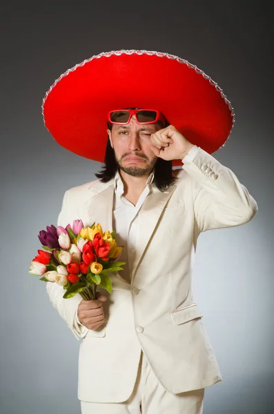 솜브레로 모자를 쓰고 있는 사람 — 스톡 사진