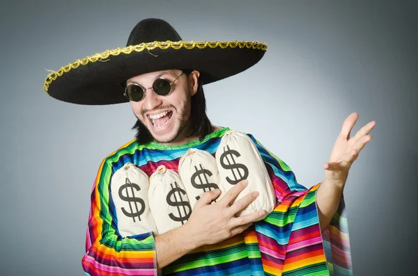 Hombre mexicano con sacos de dinero —  Fotos de Stock