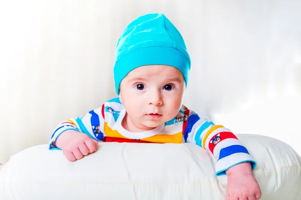 Bebé pequeño en concepto de infancia — Foto de Stock