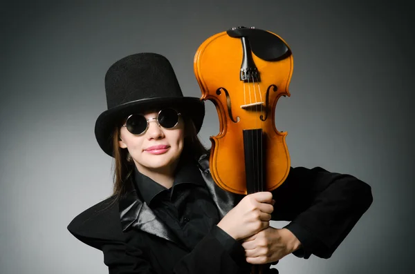 Müzik konsepti içinde klasik Keman çalmaya kadın — Stok fotoğraf