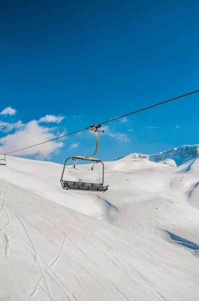 Ski lifts durings bright winter day — Stock Photo, Image