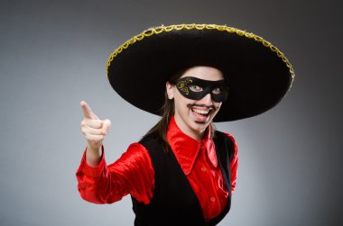 Şapka takan kişi komik bir konsept.