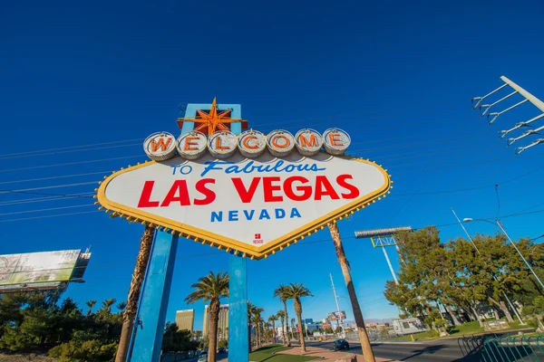 Beroemd Las Vegas teken op heldere zonnige dag — Stockfoto