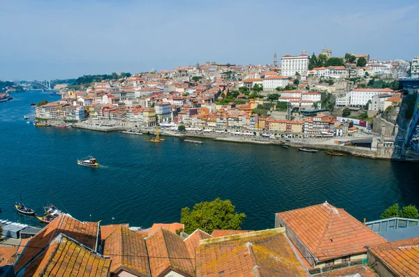 Vista de la ciudad de Oporto en el día de verano — Foto de Stock