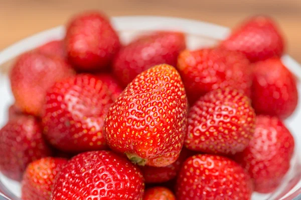 Strawberries arranged on the display — Stock Photo, Image