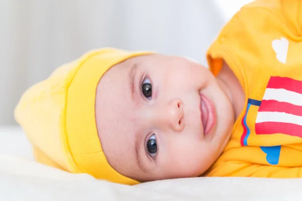 Pequeno bebê no conceito de infância — Fotografia de Stock