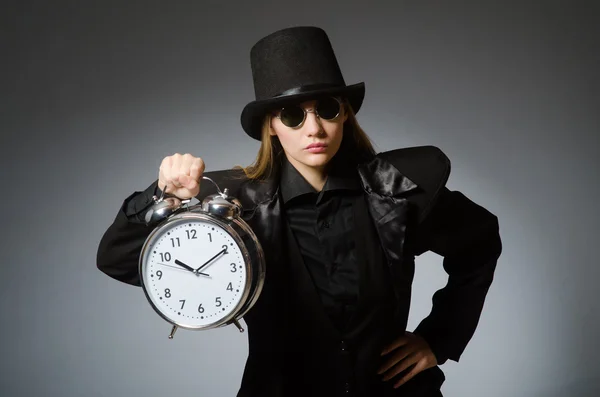 비즈니스 개념에 시계와 여자 — 스톡 사진