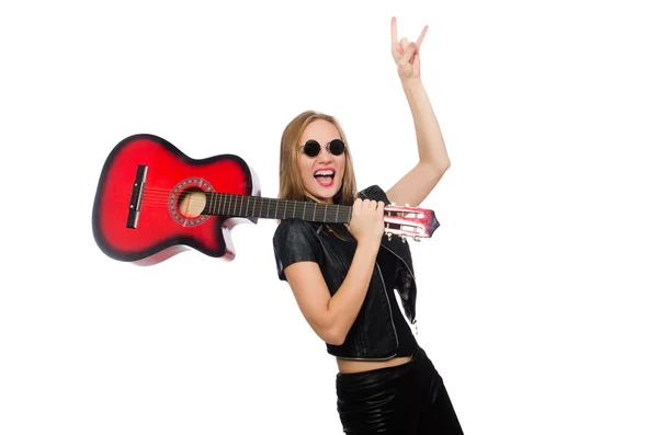 Jeune guitariste femme isolée sur blanc — Photo