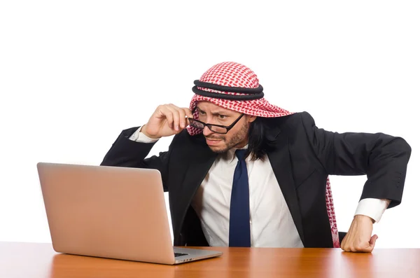 Arabischer Geschäftsmann mit Computer auf Weiß — Stockfoto