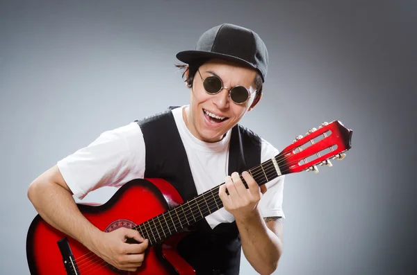 Funny guitar player in music concept — Stock fotografie