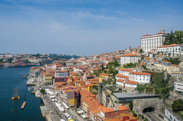Vista de la ciudad de Oporto en el día de verano — Foto de Stock