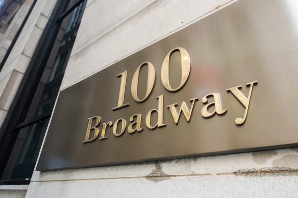 Broadway sinal de rua em Nova York — Fotografia de Stock