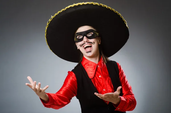 Persona que usa sombrero sombrero en concepto divertido — Foto de Stock