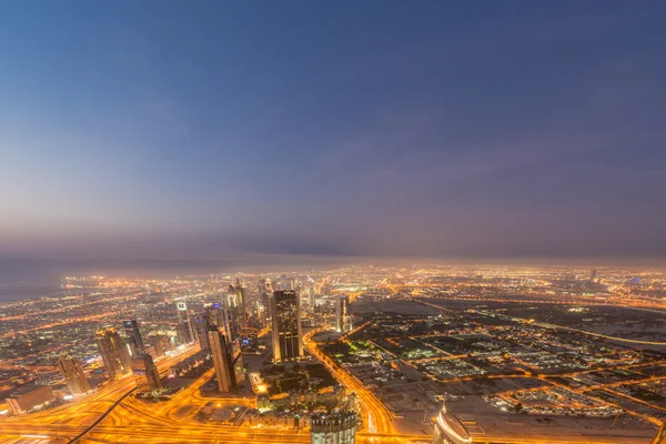 Panorama de la nuit Dubaï au coucher du soleil — Photo