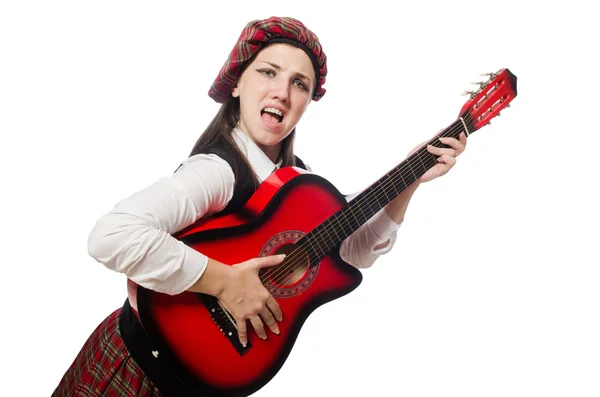 Vrouw in Schotse kleding met gitaar — Stockfoto