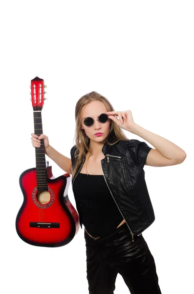 Giovane chitarrista donna isolata su bianco — Foto Stock