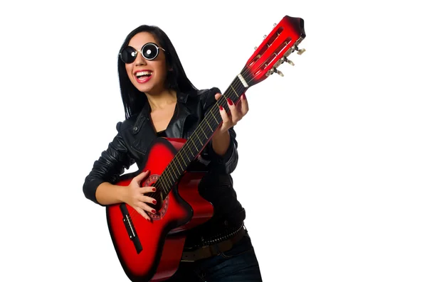 Mulher tocando guitarra isolada no branco — Fotografia de Stock