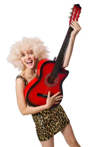 Mulher tocando guitarra isolada no branco — Fotografia de Stock