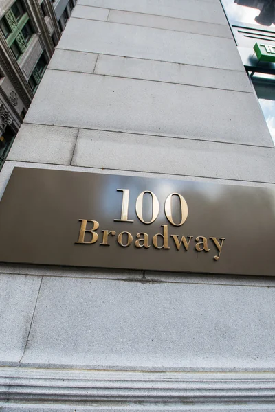 Broadway sinal de rua em Nova York — Fotografia de Stock