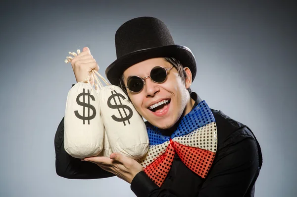 Para dolu çuvalları olan komik adam. — Stok fotoğraf